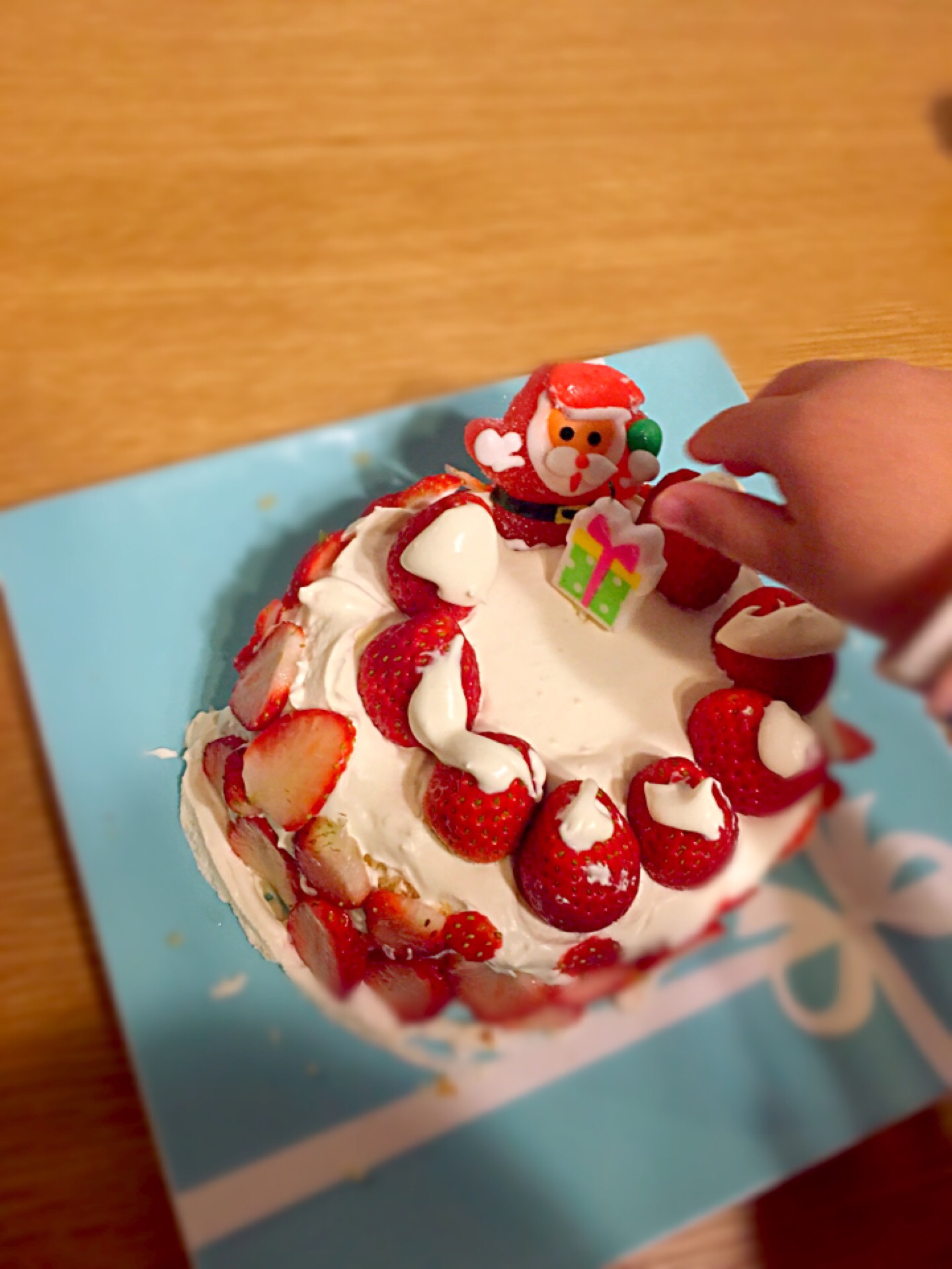 3歳が作るクリスマスケーキ