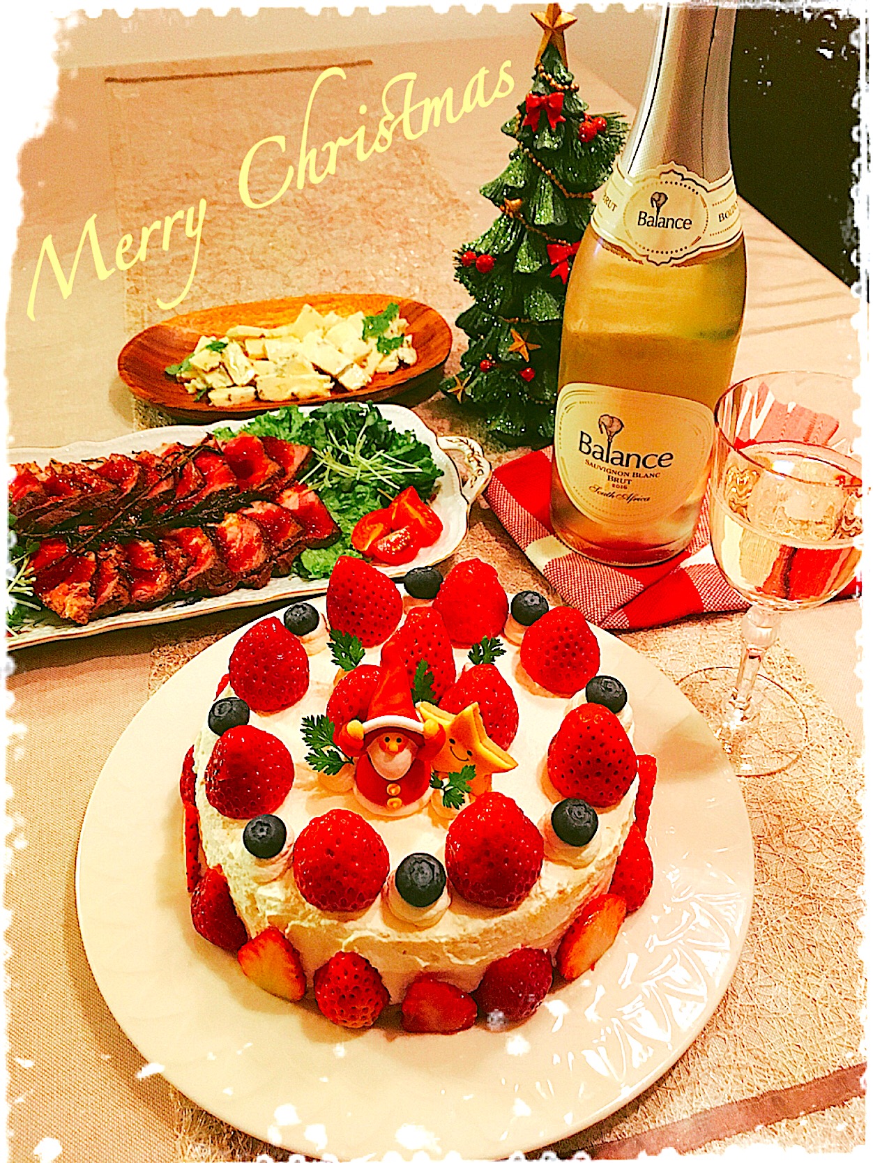 ☆クリスマスケーキ?
☆ローストビーフ?
☆ブルーチーズハチミツがけ?
☆シャンパン?