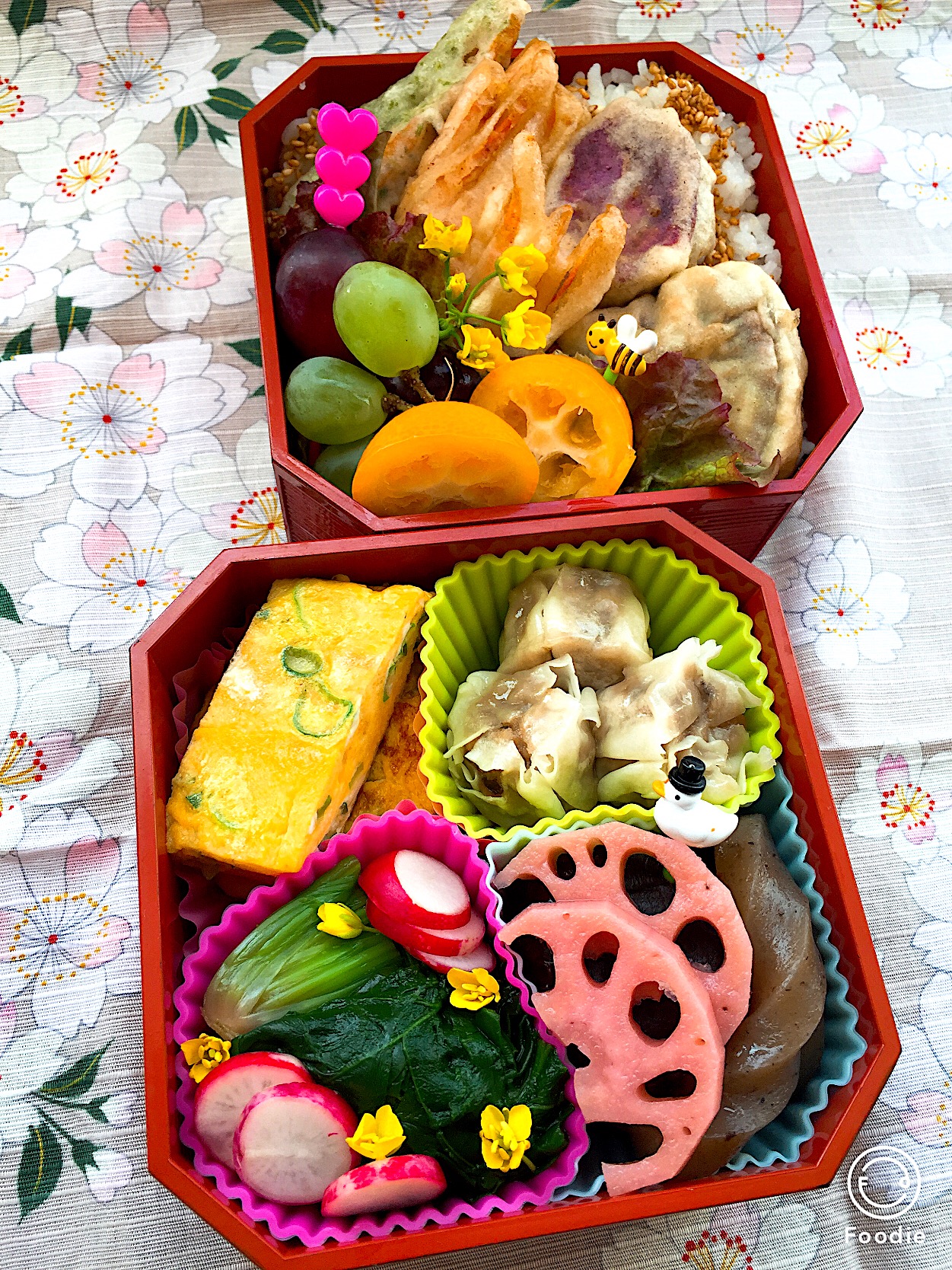 #お父さん弁当  #お弁当じまん  #お花見弁当   #和食弁当  #野菜たっぷり  #ヘルシー弁当  #葱入りの玉子焼き #天ぷら  #寒締め法蓮草   #デザートはブドウと金柑