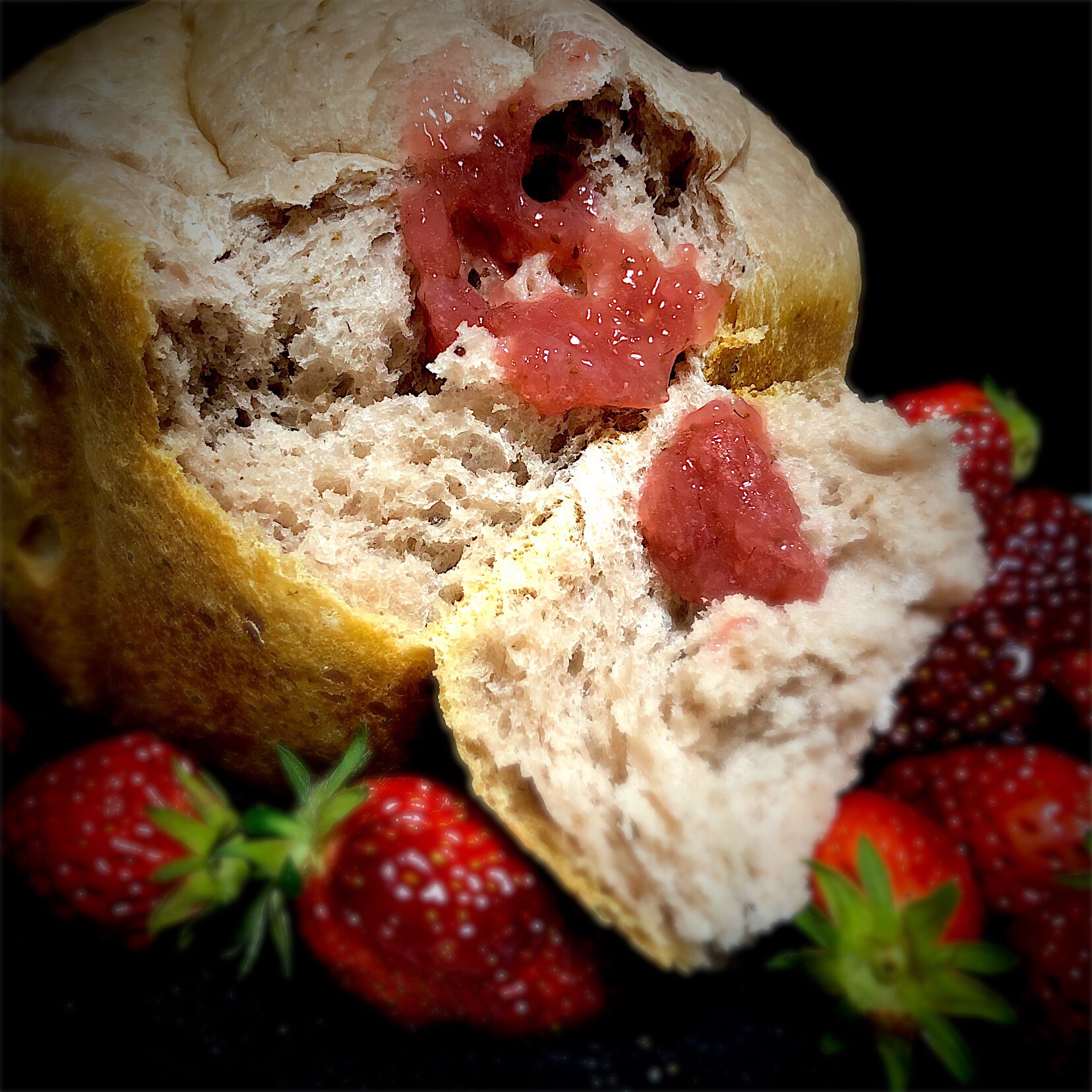 ももさんの料理 何と水分はミカンだけ(((o(*ﾟ▽ﾟ*)o)))みかんで焼くみかん食パン‼をイチゴ?で！#イチゴのマシュマロジャム ?