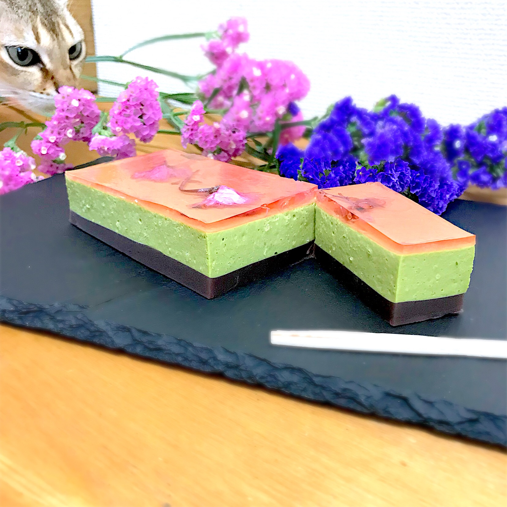 三層の抹茶レアチーズケーキ  〜桜ゼリーとようかんゼリー