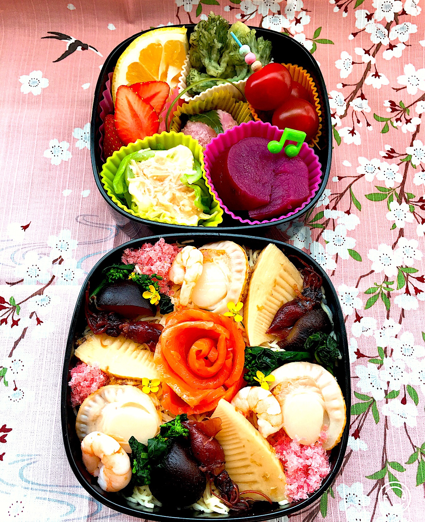 #お花見弁当  #和食弁当  #お父さん弁当  
#お弁当じまん #散らし寿司弁当  #野菜多め 
#紫芋レモン煮  #デザートは桜餅
#デザートはイチゴと日向夏 
#春キャベツサラダ
#ホタルイカ #ベビーホタテ #タラの芽天ぷら