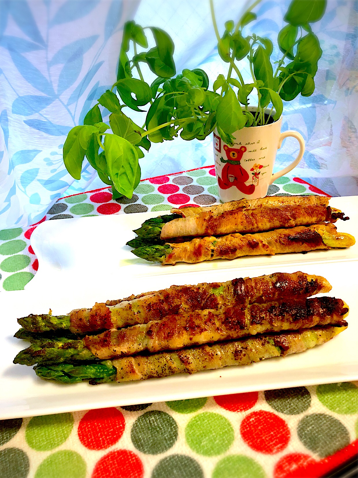 ?新鮮アスパラガスの肉巻き ?
✌?塩胡椒とカレー味の2種類✌? 
?Fresh Asparagus Wrap?
I made fresh asparagus wrapped with meat.