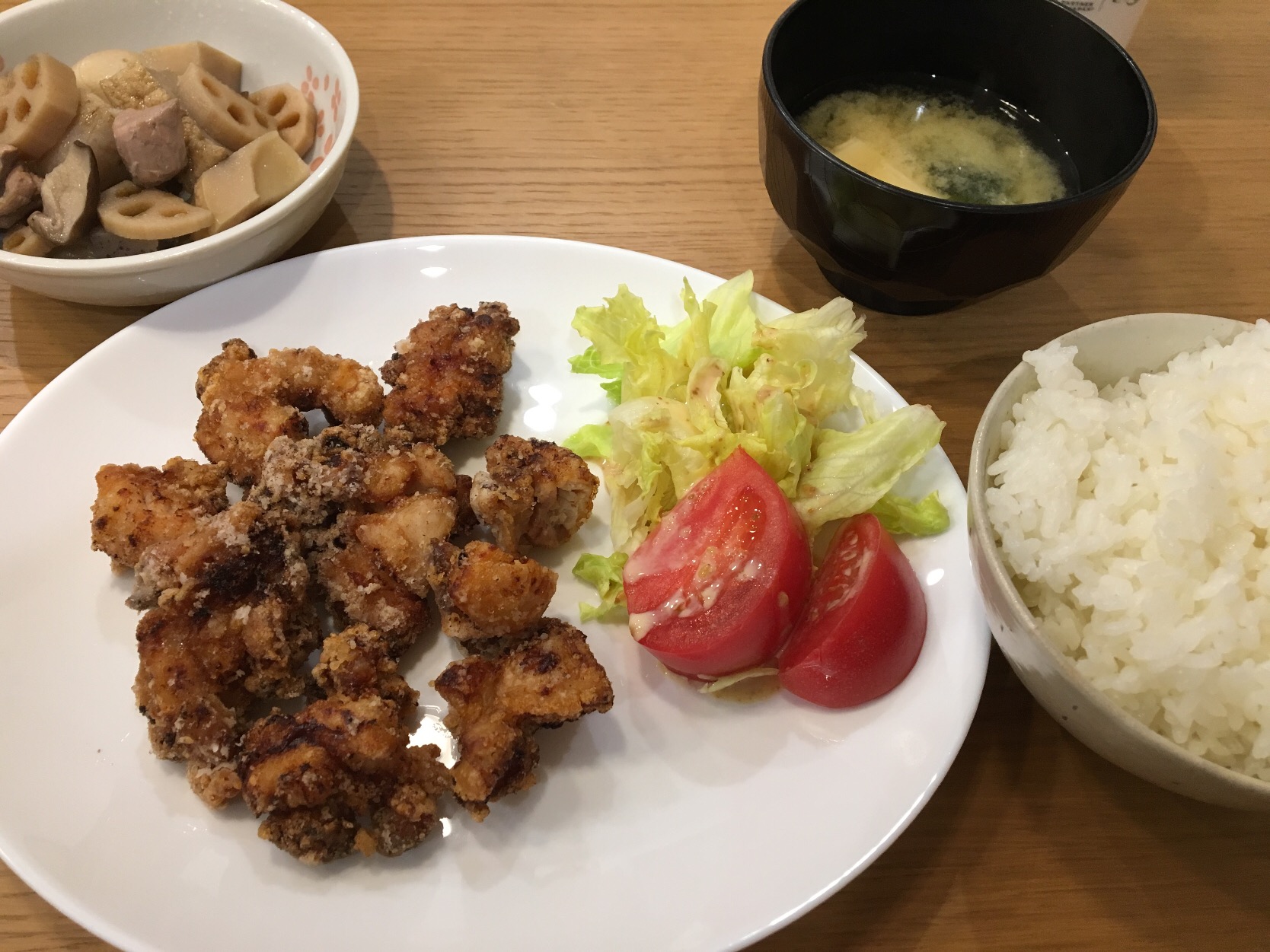 唐揚げ
筑前煮
おみそ汁