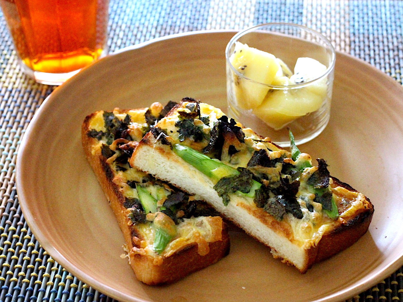 今日の朝ごはんは、明太子海苔チーズトースト