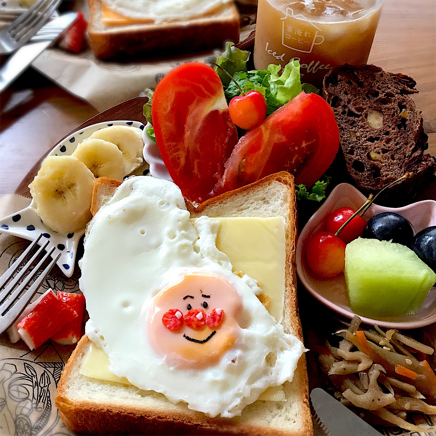 朝ごはん アンパンマン目玉焼きトースト