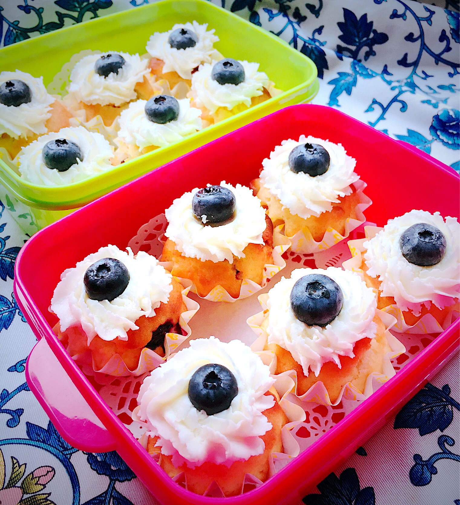 #庭で採れたシリーズ  #ブルーベリー  #blueberrymuffin  #homemade #手作り  #ルバーブ 
#muffin  #太白胡麻油  #あっさり甘さ控え目 #カップケーキ  #差し入れのお菓子 
 #クリームチーズフロスティング  #snapdish #blueberry #焼き菓子