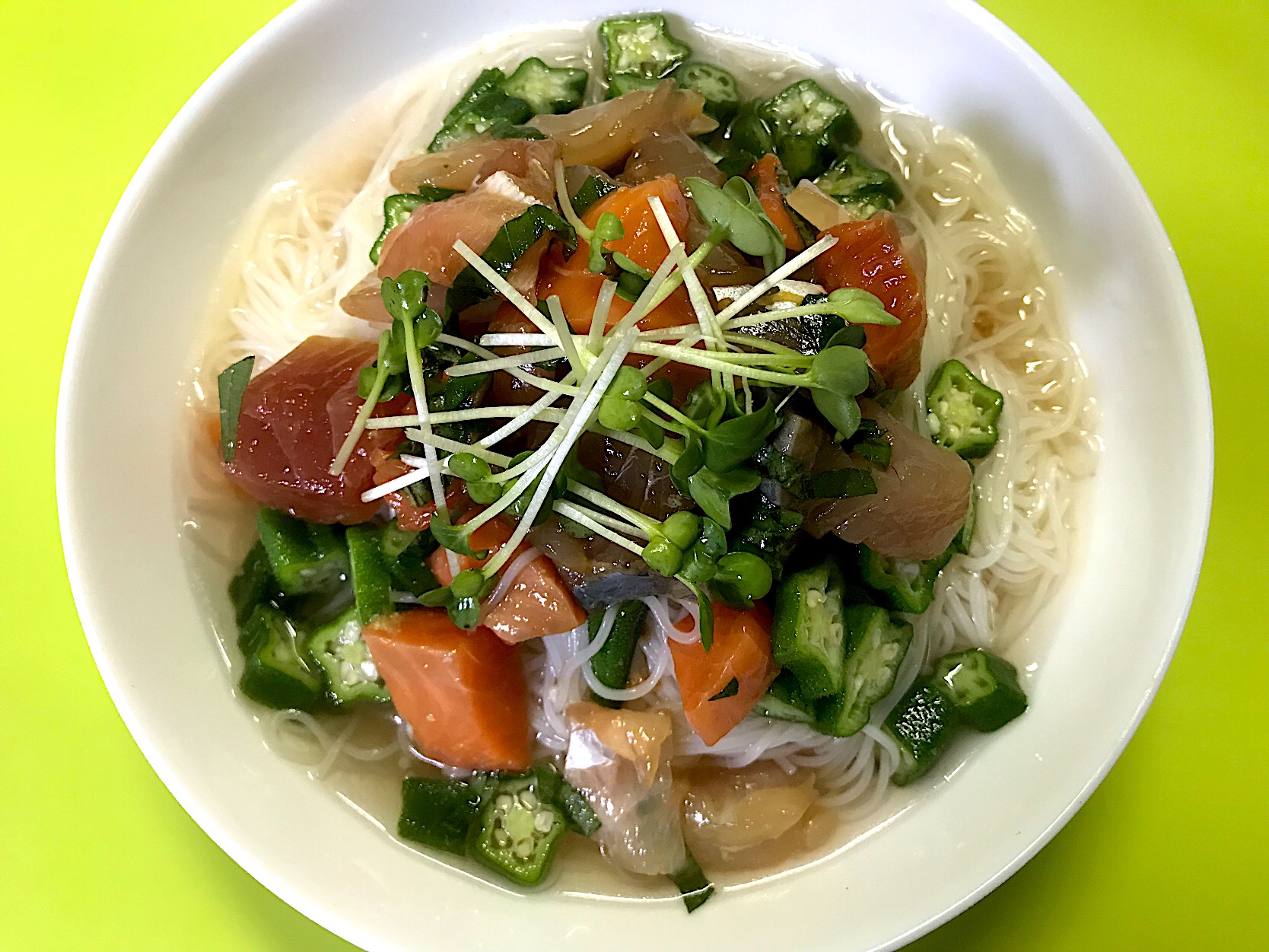 梅こんぶ茶汁の素麺 鮮魚の漬け乗せ