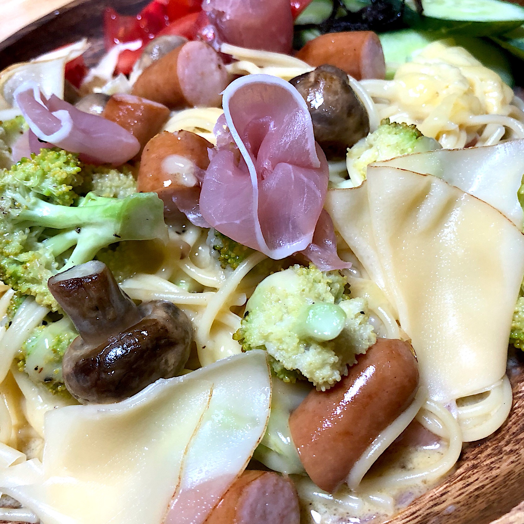 生ハムとブロッコリーのチーズクリームパスタ