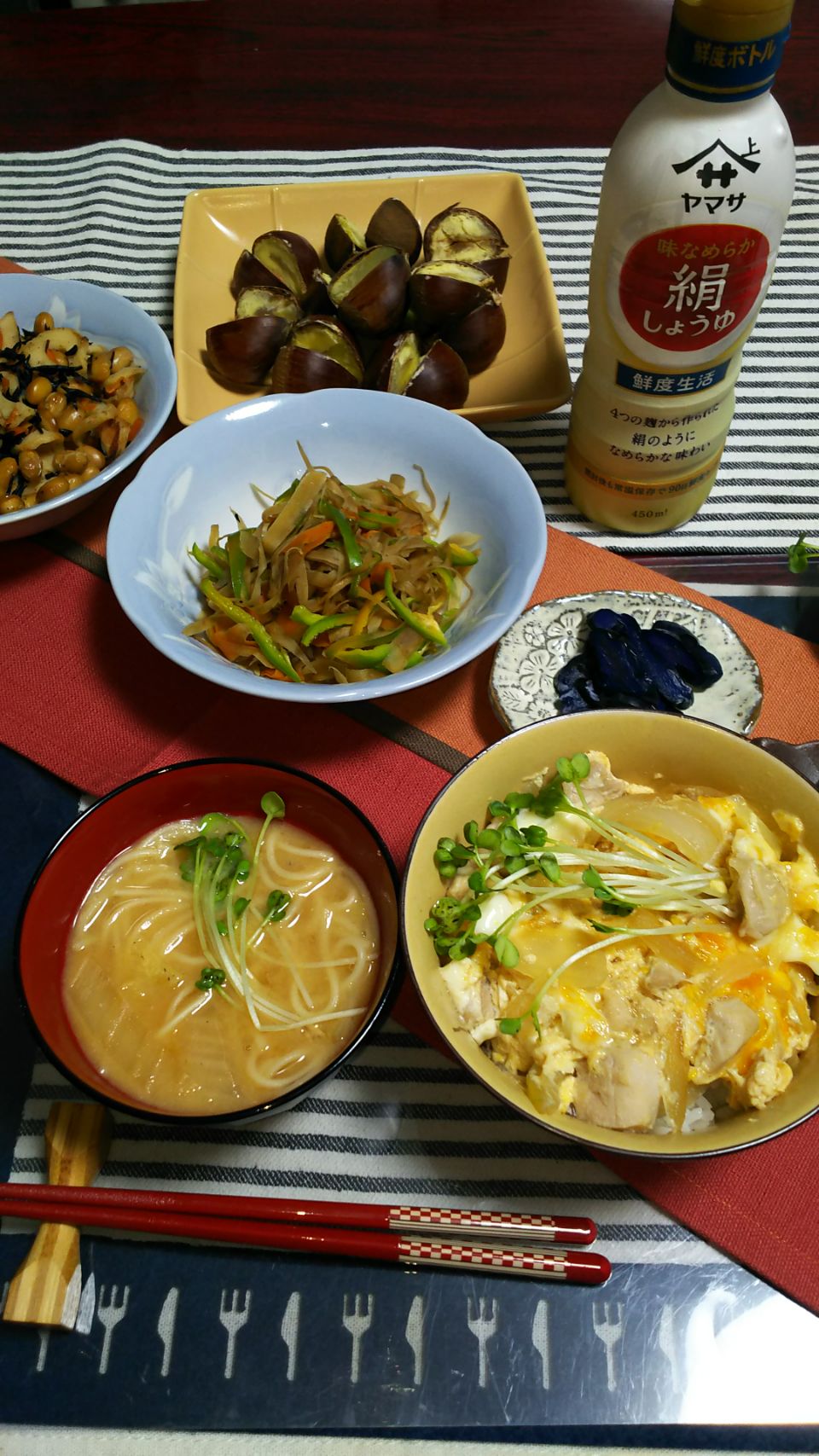 親子丼   きんぴらごぼう  水だき大豆の煮物