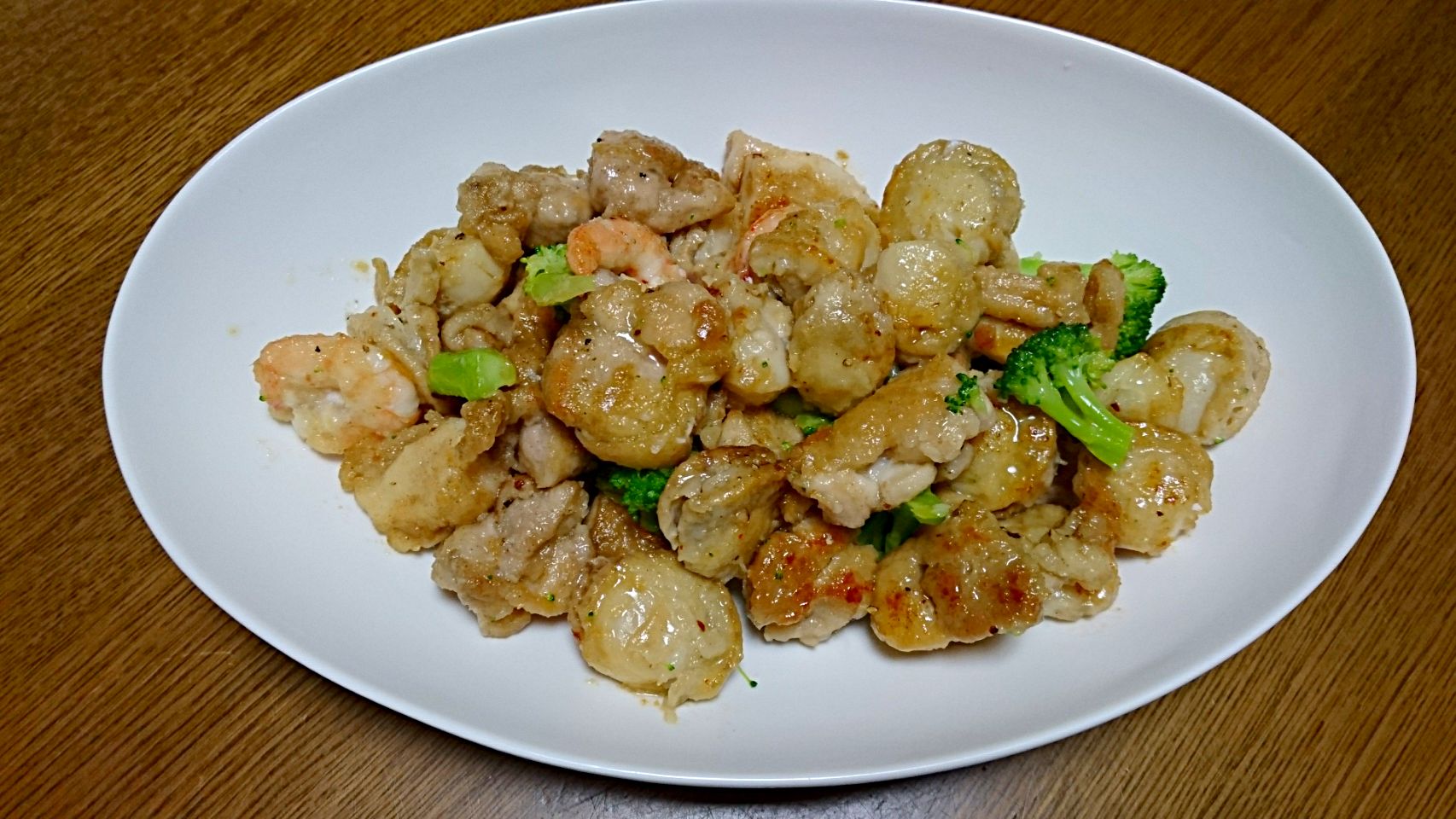 ベビーホタテと鶏肉ガーリックバター醤油炒め