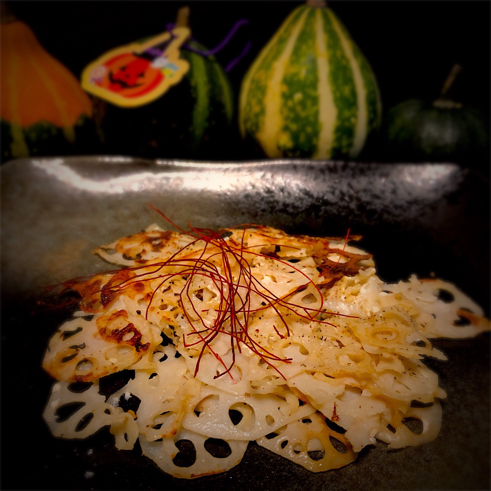Tomoko Itoさんの料理 レンコンキンピラ風味のカリカリチーズ❤️ #カリカリ #れんこん #チーズ #キンピラ のチーズをお醤油水切りヨーグルトに置き換えて