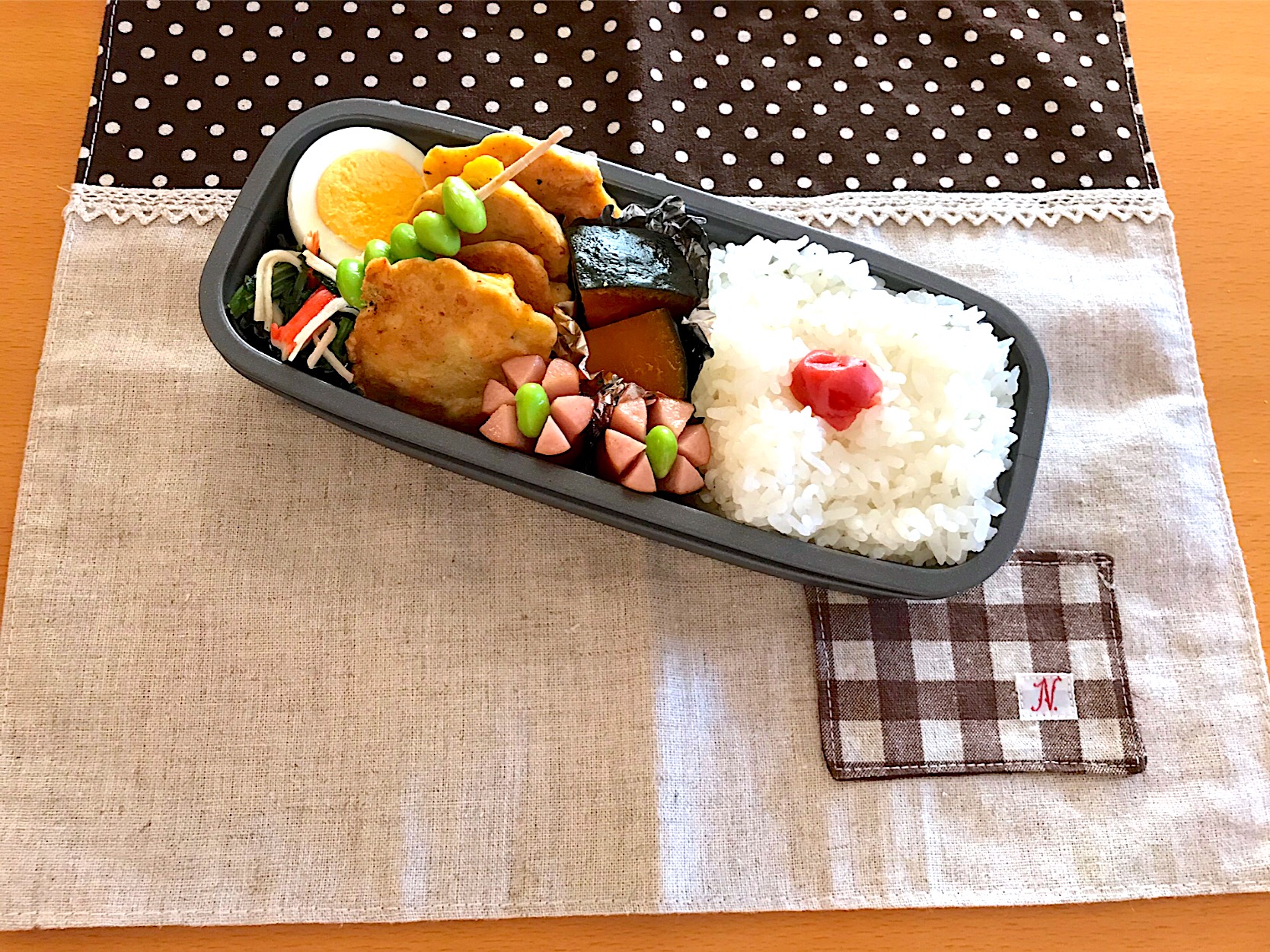 チキン焼きナゲット ゆで卵 かぼちゃの煮物 ほうれん草 カニカマお浸し ウインナー えだまめピック Bento世界グランプリ18 ヤマサ醤油株式会社