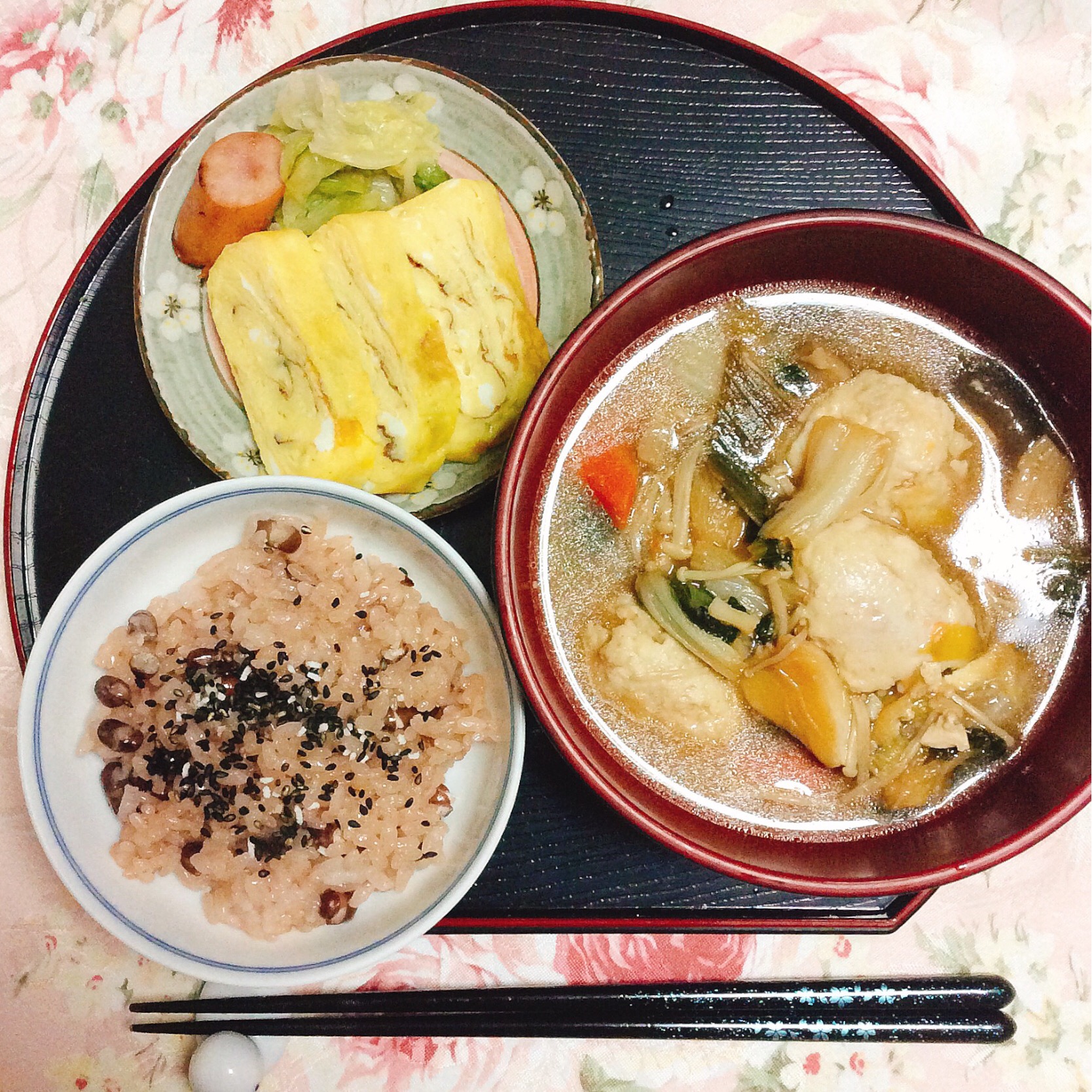 鯖カンと豆腐のふわふわ団子具沢山汁♬甥っ子の七五三祝いに炊いたお席はと一緒にいただきます♬