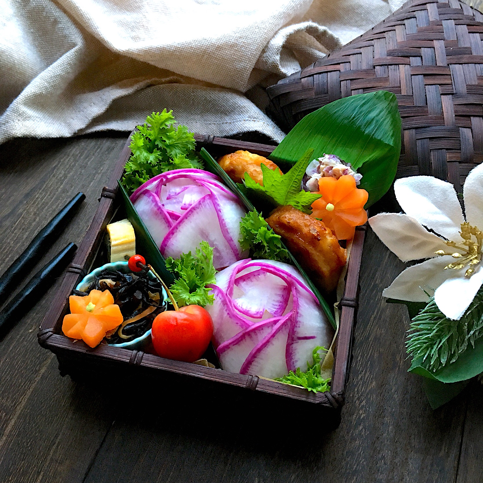 薔薇おにぎりのお弁当