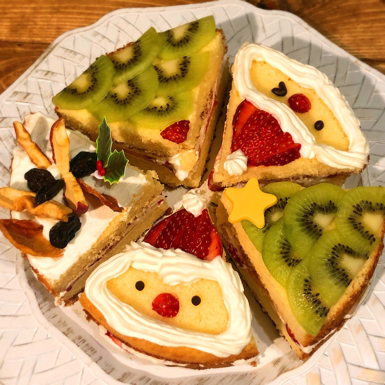 サンタとツリーとドライフルーツのケーキ