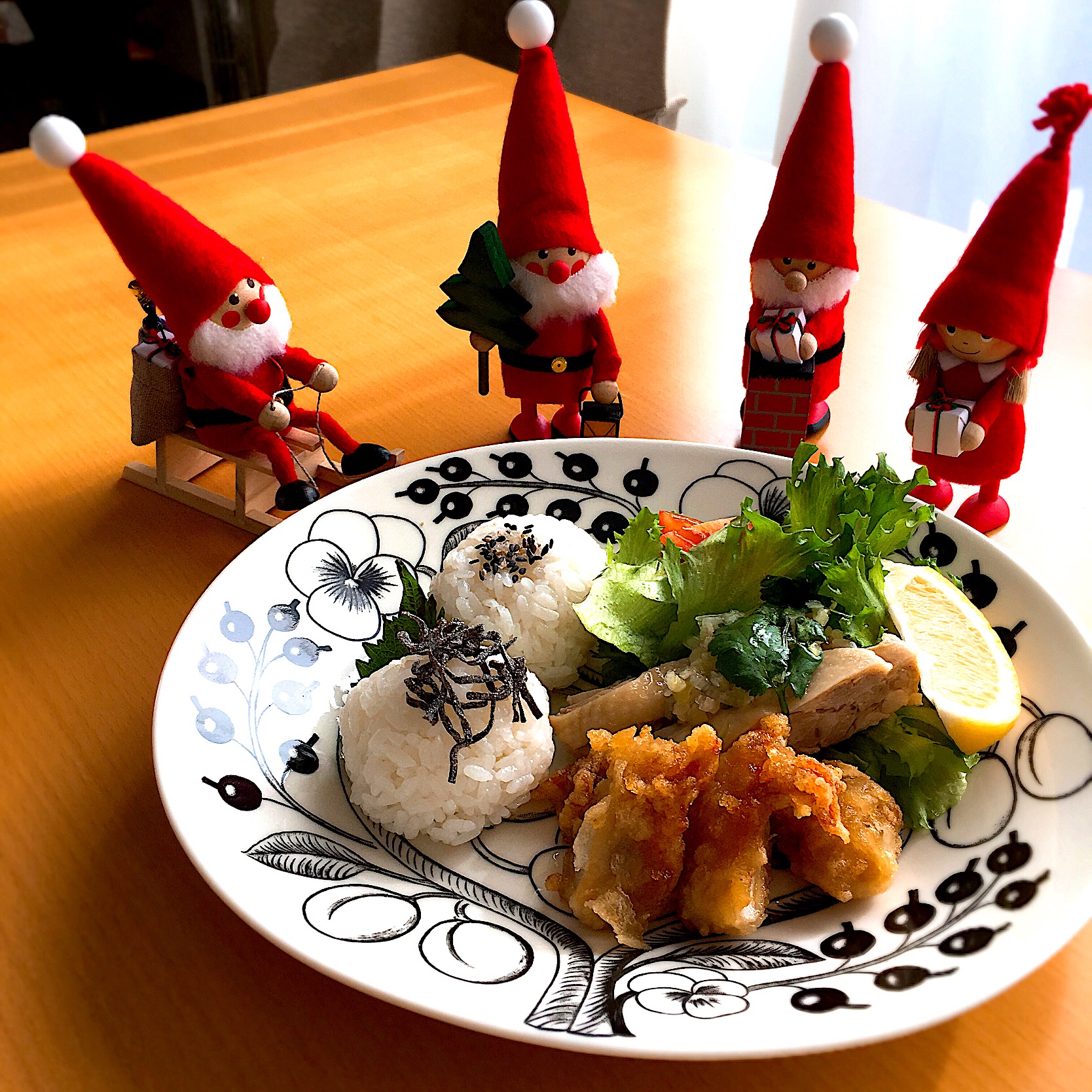 まんまるおにぎりとチキンプレート