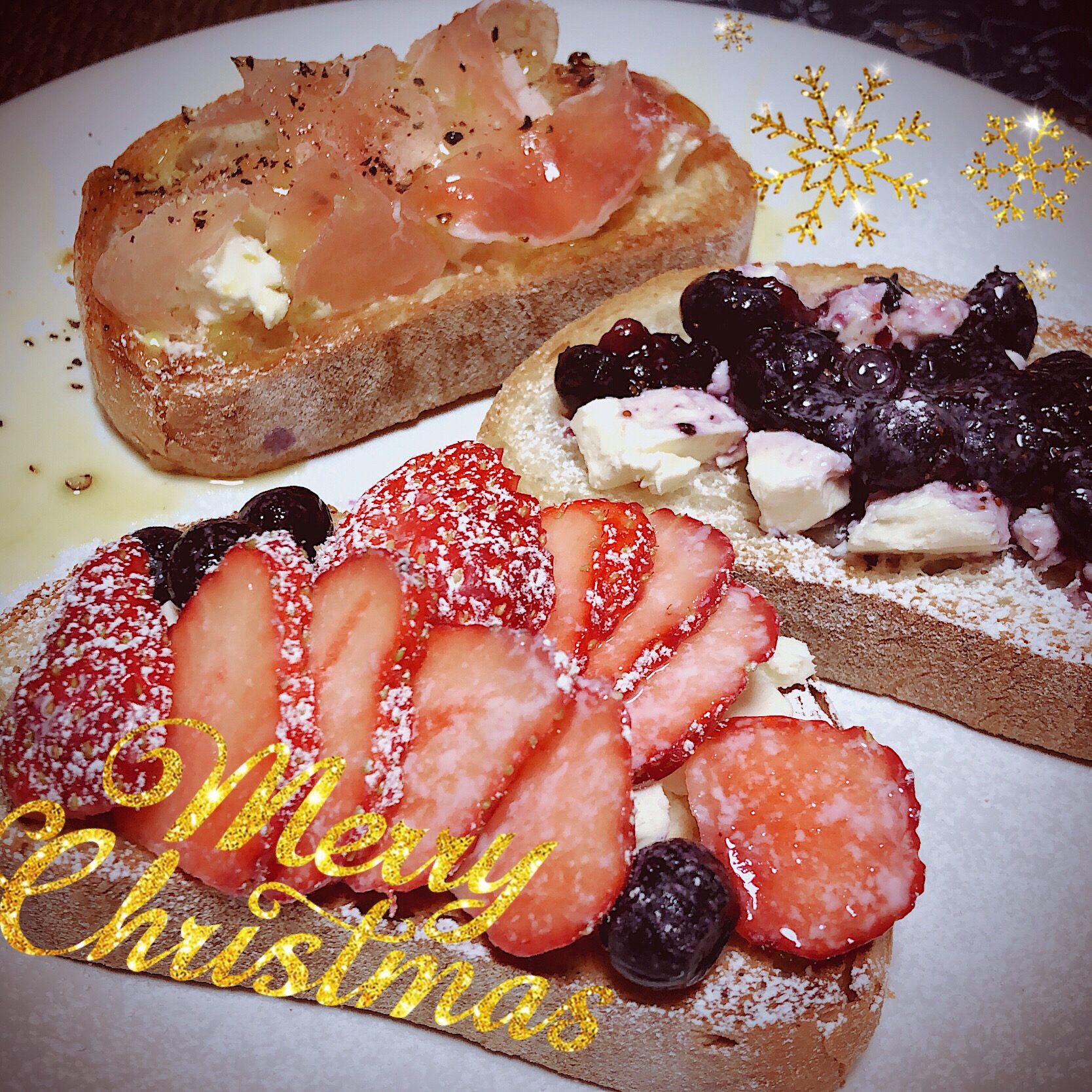 クリスマスに?おしゃれなオープンサンド

#クリスマス
#オープンサンド
#ルオーブン
#カンパーニュ
#クリームチーズ
#イチゴ
#ブルーベリー
#生ハム