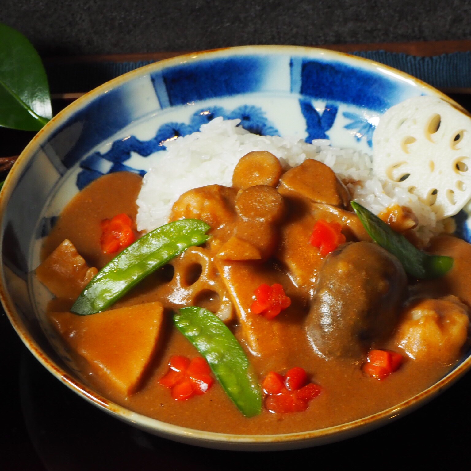 お煮しめのリメイクで白味噌仕立の和カレー