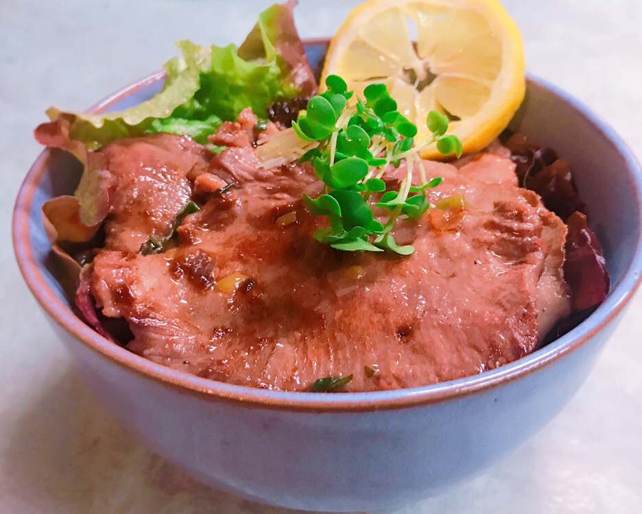 箸が止まらない！牛タンねぎ塩丼