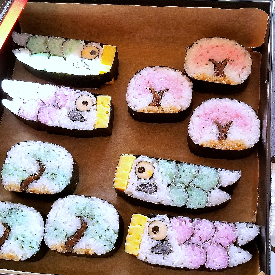 お花見の飾り巻き寿司

桜の木と松の木と鯉のぼり
春のコラボレーション