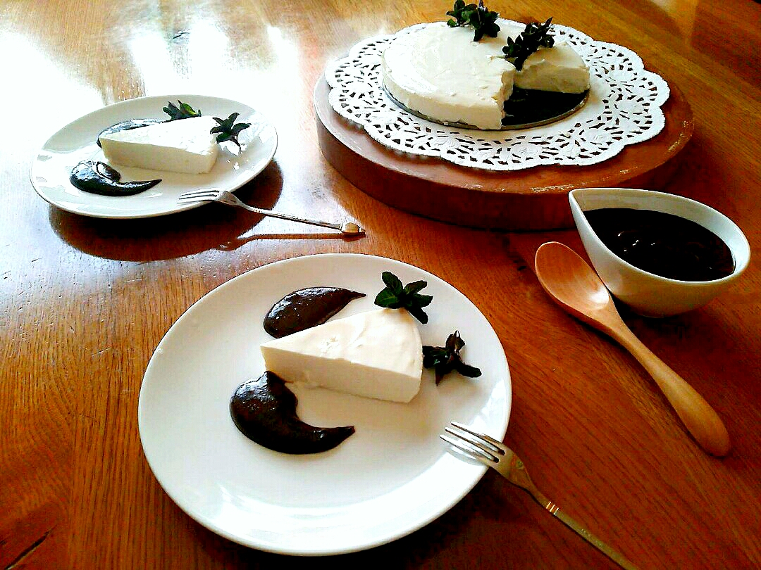 みったんさんのレシピ?
#焼きヨーグルト でクリームチーズケーキ風と #練りごまの生チョコ風スプレット