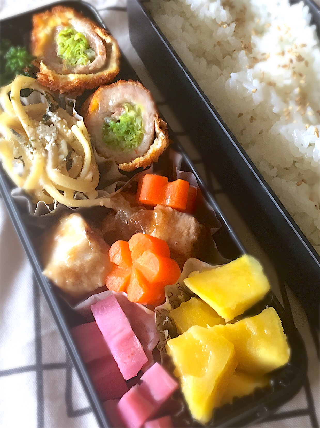 豚大根のトロトロ煮とキャベツの肉巻きフライのお弁当