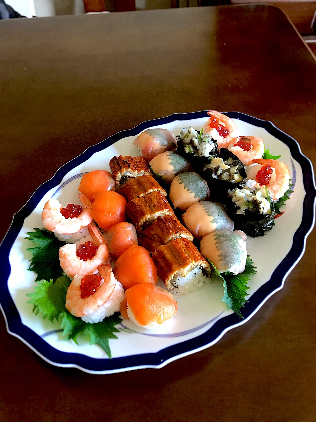 マダム とんちんさんの料理 鰻ロールと変わり手毬寿司寿司のワンプレート
#鰻ロール#手毬寿司