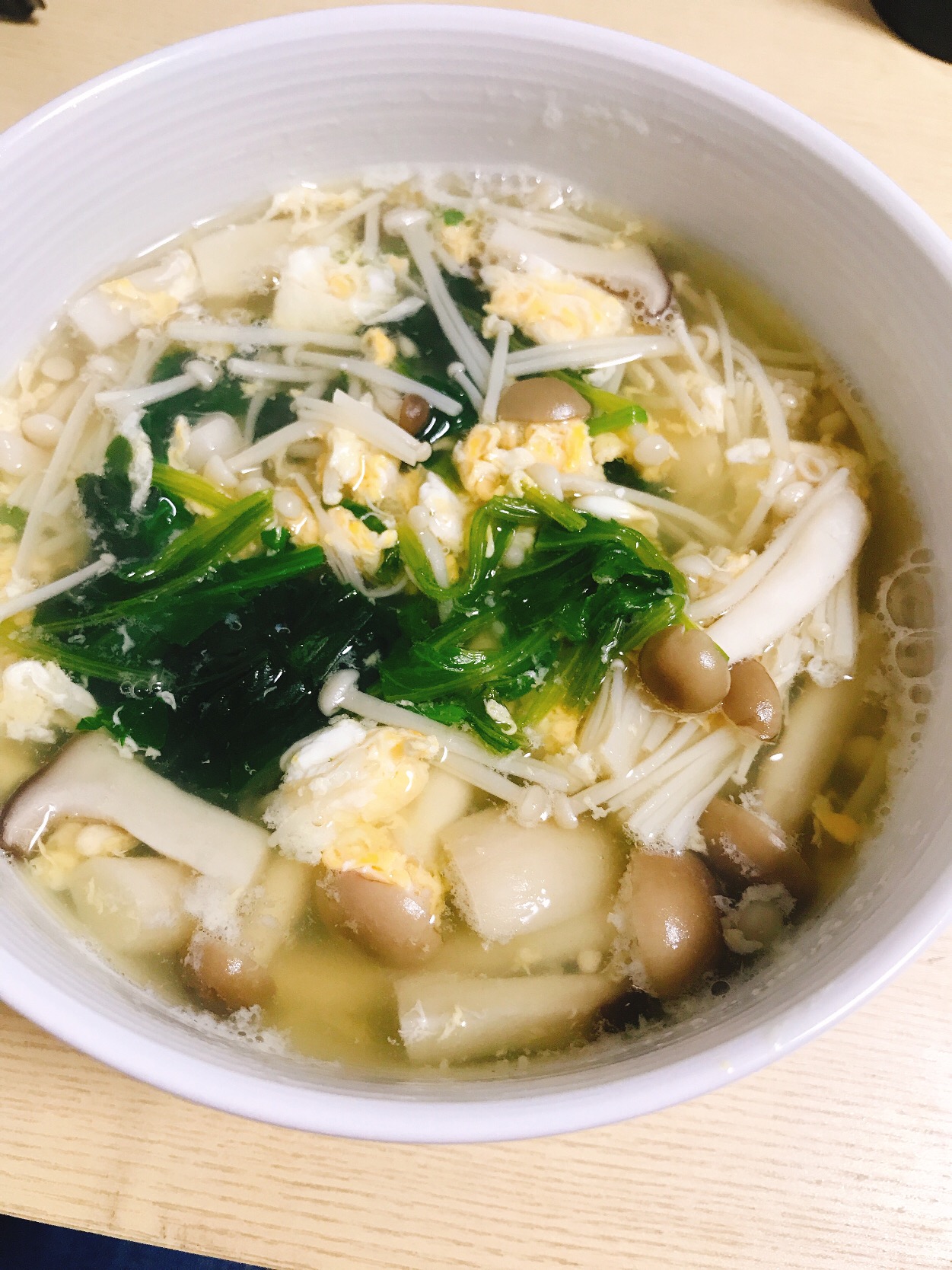 たっぷりきのことふわふわ卵の白だしスープ By ヤマキ クックパッド 簡単おいしいみんなのレシピが313万品 ダイエット料理グランプリ2019 ヤマサ醤油株式会社