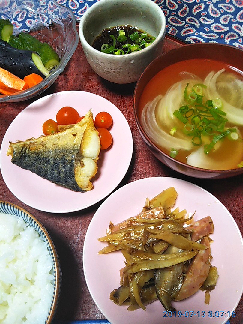 よねばーばの朝ごはん 牛蒡とポークハムのきんぴら 焼き鯖 玉ねぎの味噌汁 もずくポン酢 きゅうり 茄子人参の糠漬け ダイエット料理グランプリ19 ヤマサ醤油株式会社