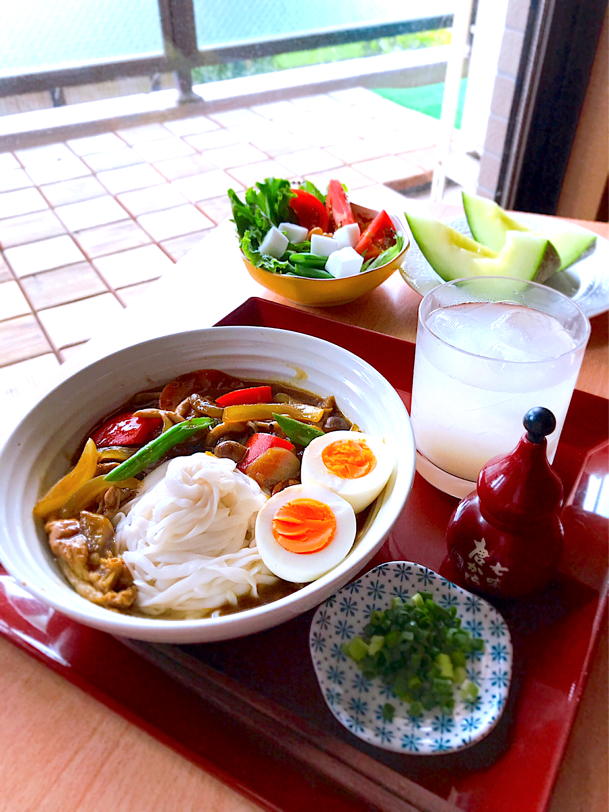 こんにゃく麺でカレーうどん カレーももちろんカロリーオフタイプ。