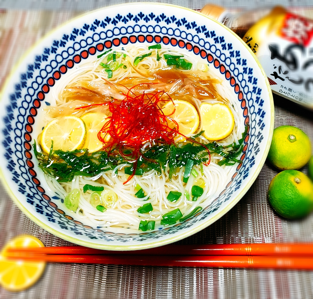 すだち香る
あごだしにゅうめん