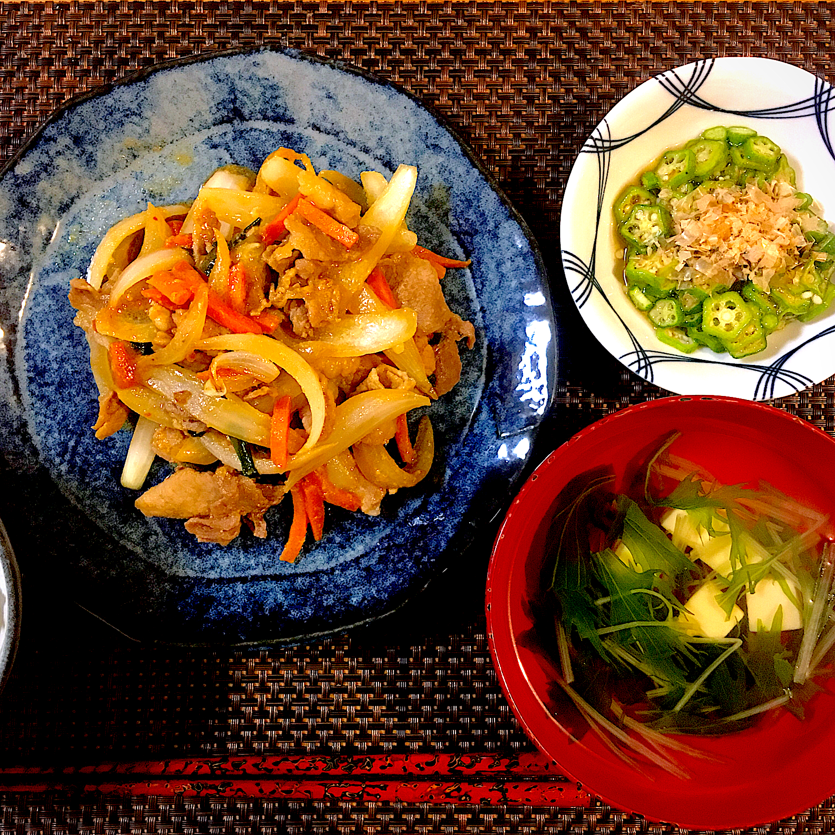 豚肉の味噌炒め／オクラポン酢和え／水菜と豆腐のすまし汁