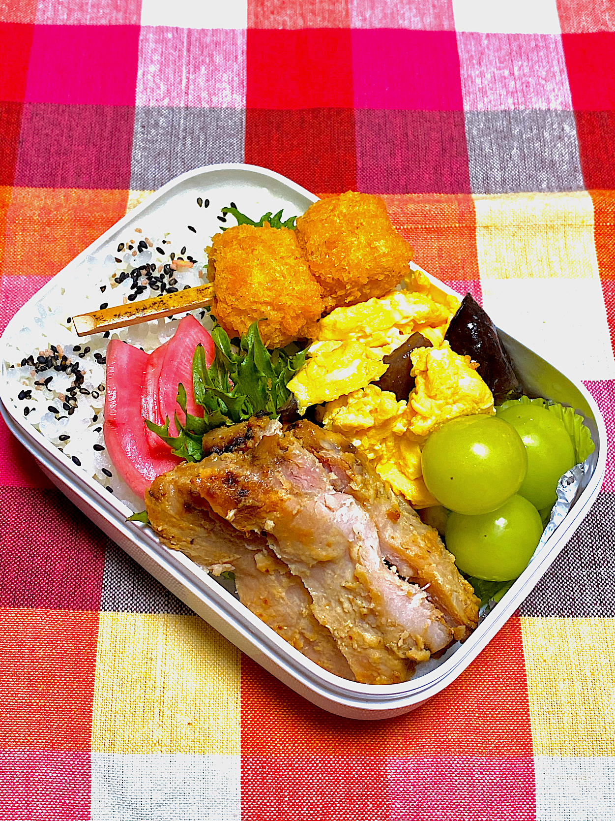 息子のお弁当(りく､生の木耳炒めたやつ?)