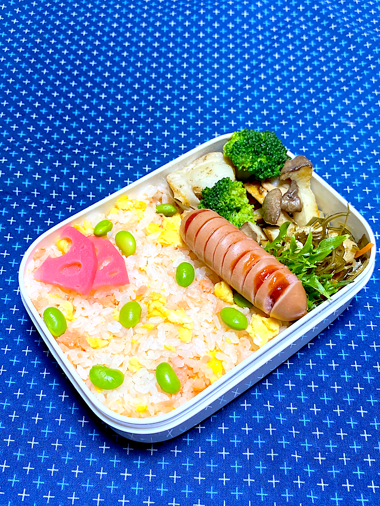 息子のお弁当(強制～自家製鮭フレークとレンチンたまごの混ぜご飯?)