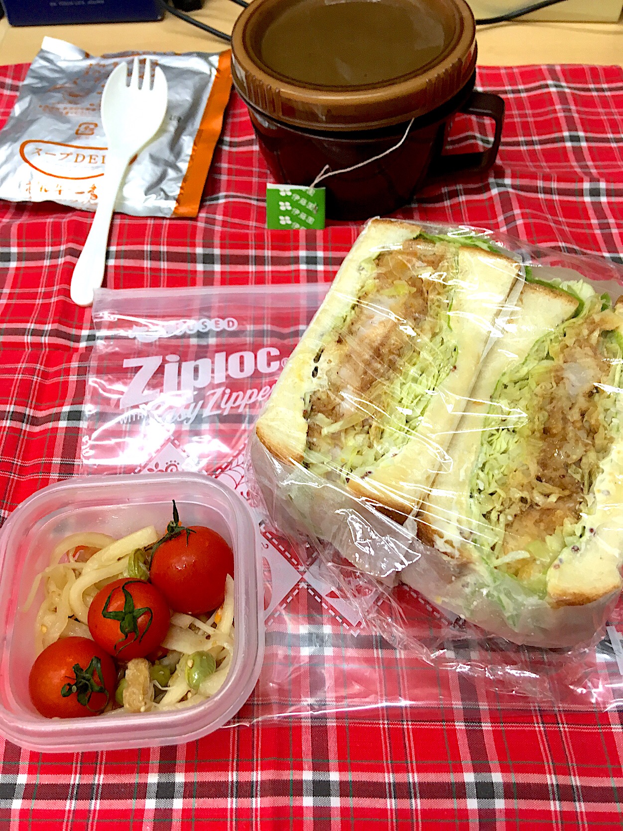 トンカツサンド弁当
 #挟むだけ  #サンドイッチ弁当