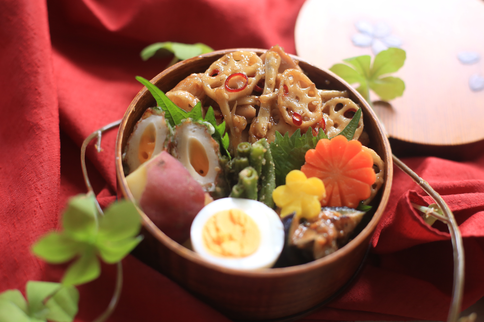 鶏肉と根菜の甘辛炒めのっけまくり弁当