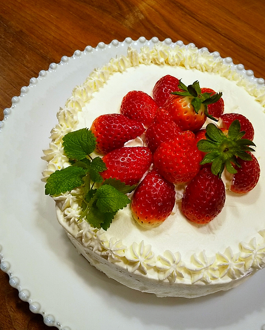 子どもと一緒にクリスマスケーキ