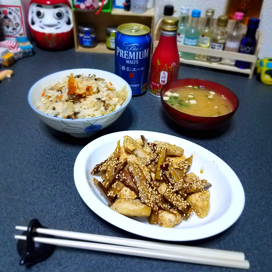 鶏胸肉を追加した、炊き込みご飯と胸きんぴら?️