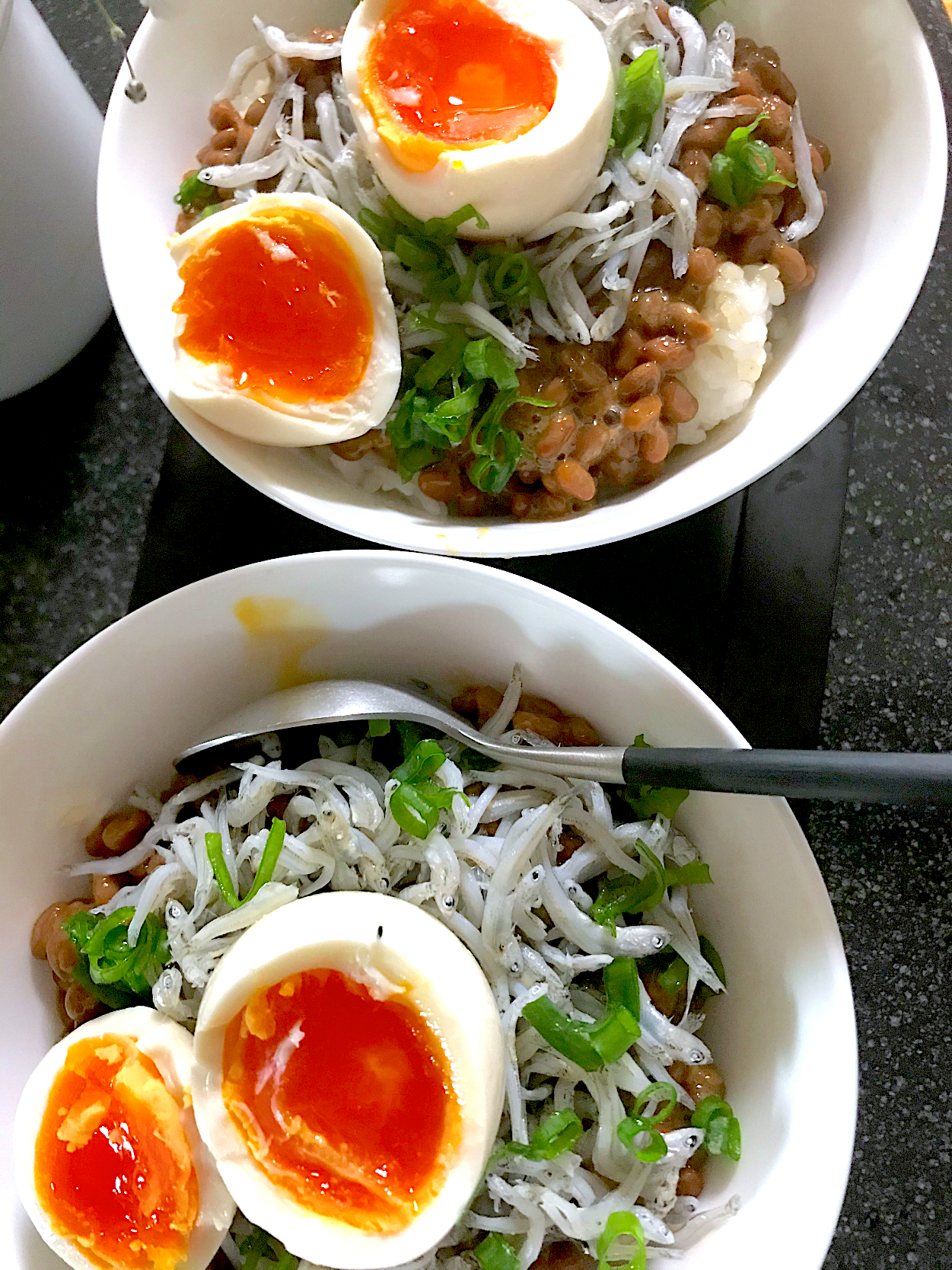 しらす納豆味付け卵丼　パッカ〜ン❣️