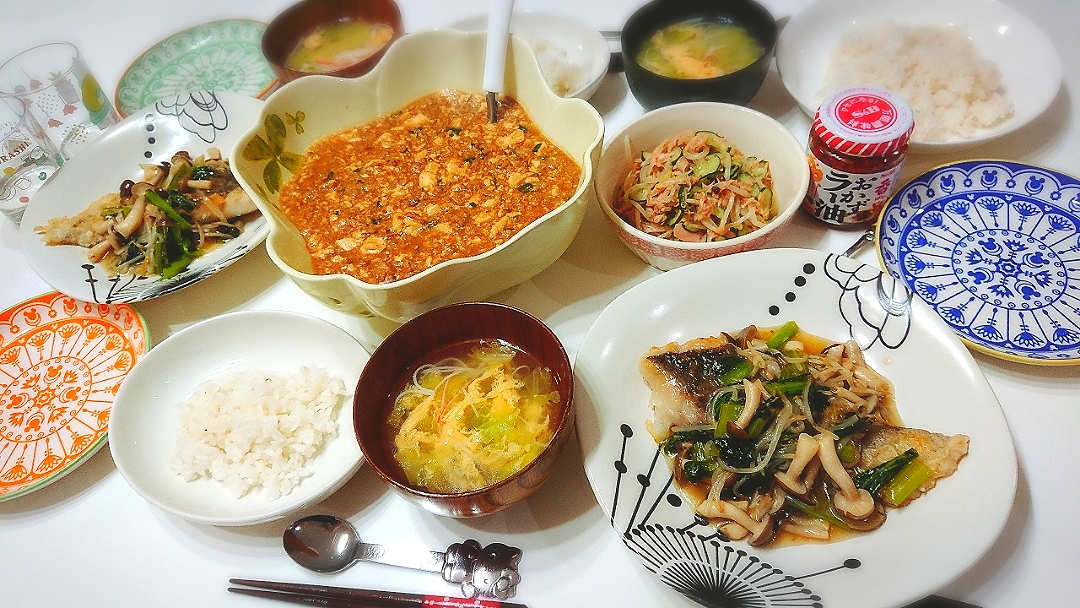 夕食(^ー^)
麻婆豆腐
タラの野菜あんかけ
もやしきゅうりとツナのナムル
カニタマ白菜スープ
