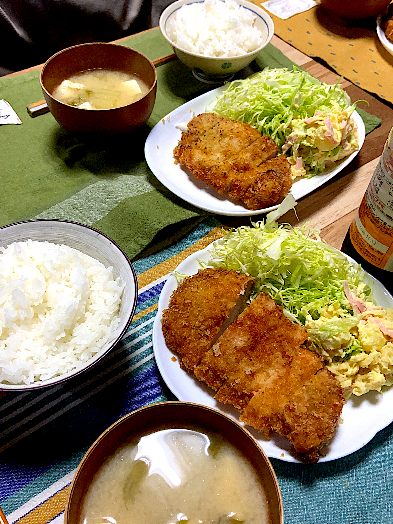 お夕飯は、トンカツ。ポテサラにこれうまつゆ‼️