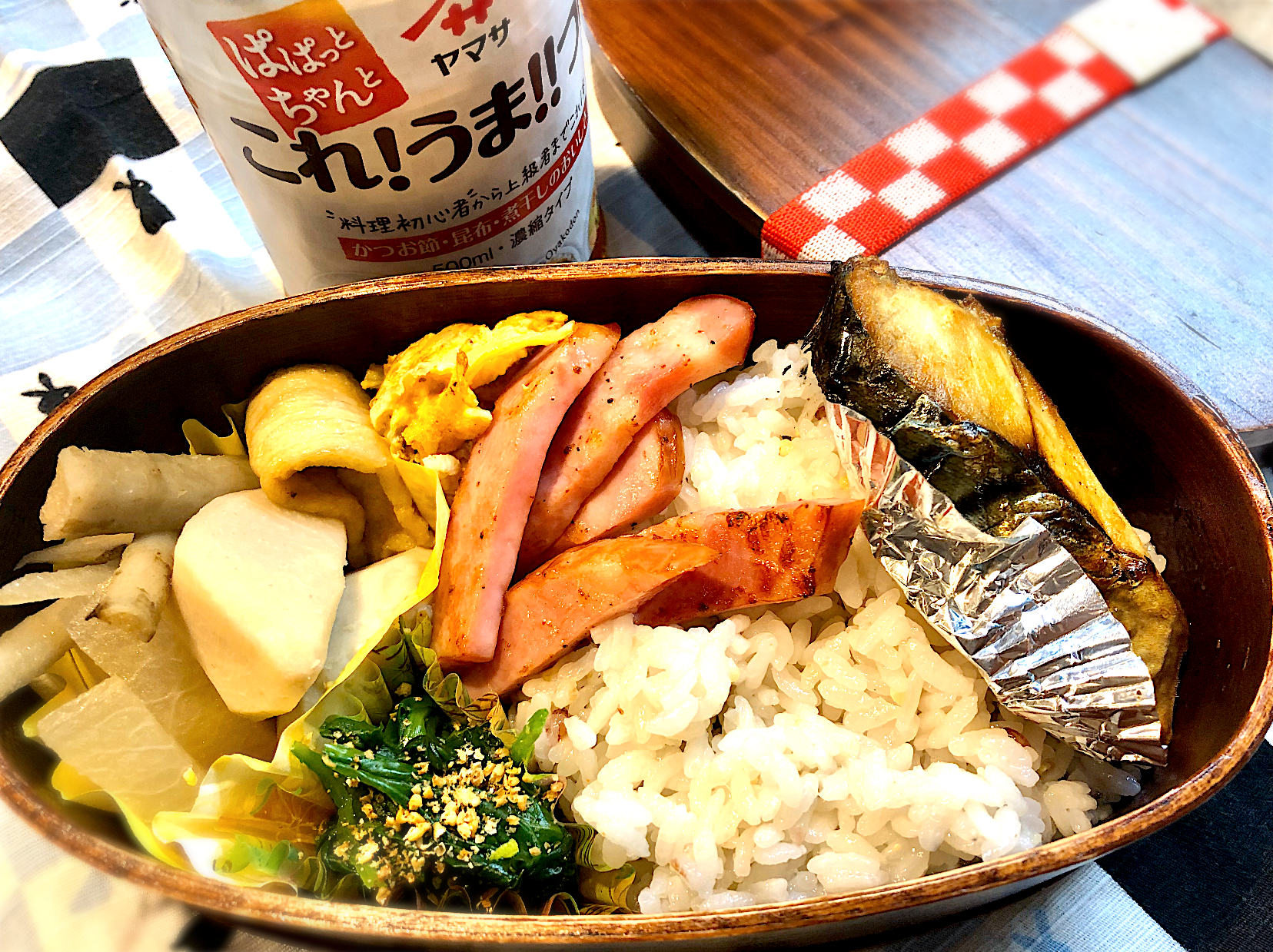 サラ弁　　　　　　　　　　　　　　　　　煮〆（里芋・大根・ゴボウ・生揚げ）　　　　塩サバ　ハムソテー　キャベツの卵とじ