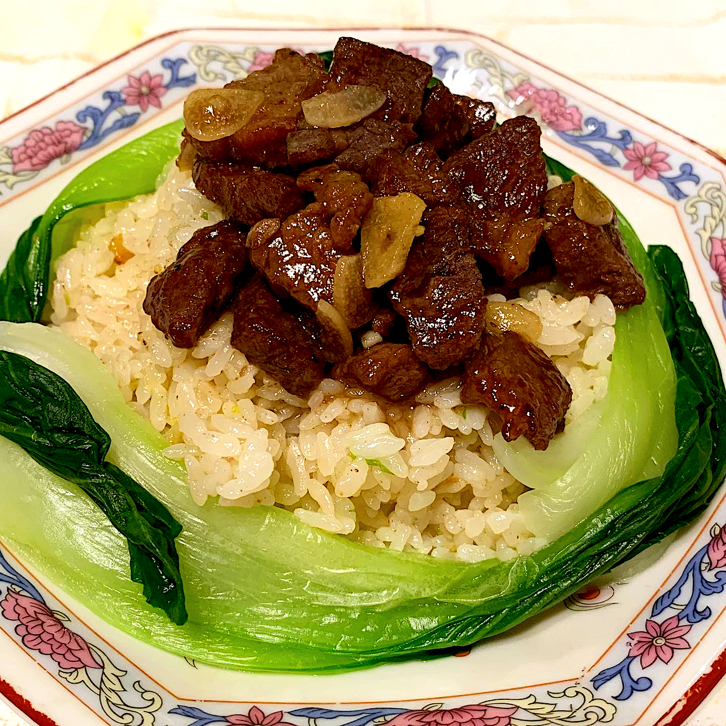 これ❗️うま❗️つゆ🧄ガーリックライスサイコロステーキ丼🍖