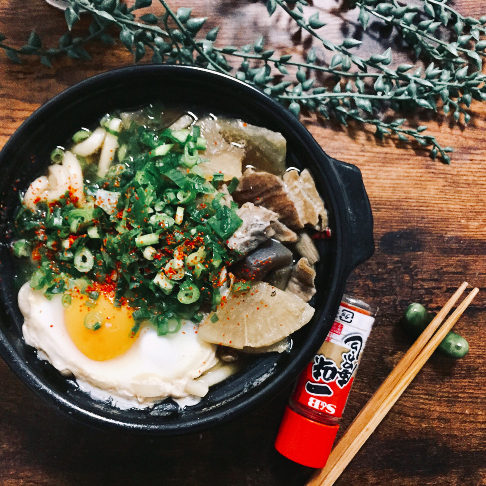 土鍋で何食べようシリーズ  モツ煮込みうどん