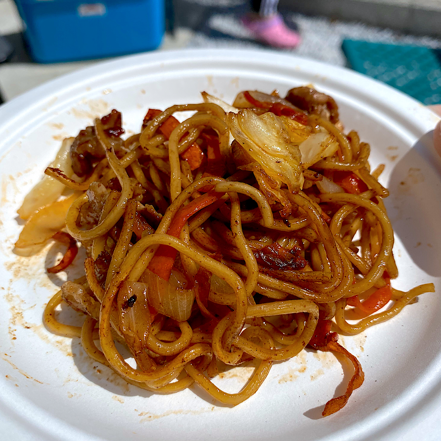 自宅前で家族で家族でお花見BBQ。次女（20歳）が作ってくれた焼きそば😊