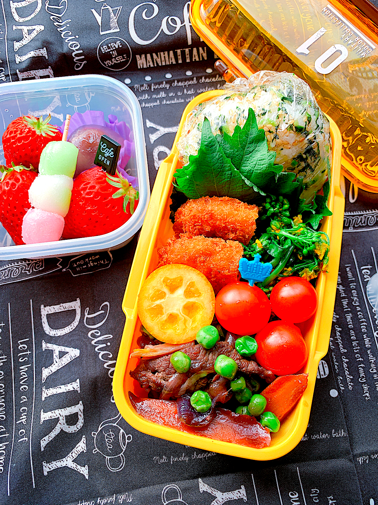 #お父さん弁当　#おむすび弁当　#デザート充実