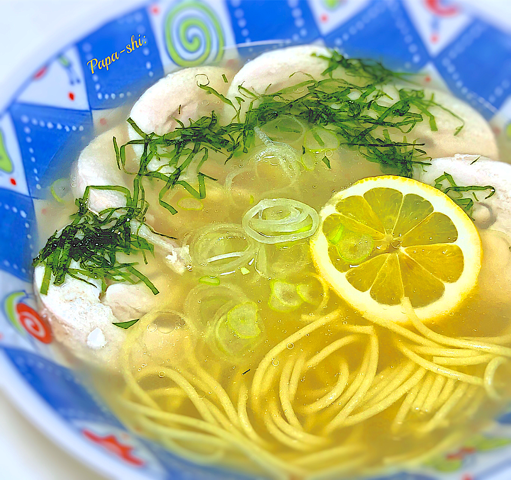 このボリュームで一人前195kcal.❗️サラダチキンと蒟蒻麺でヘルシー鶏塩ラーメン🍜