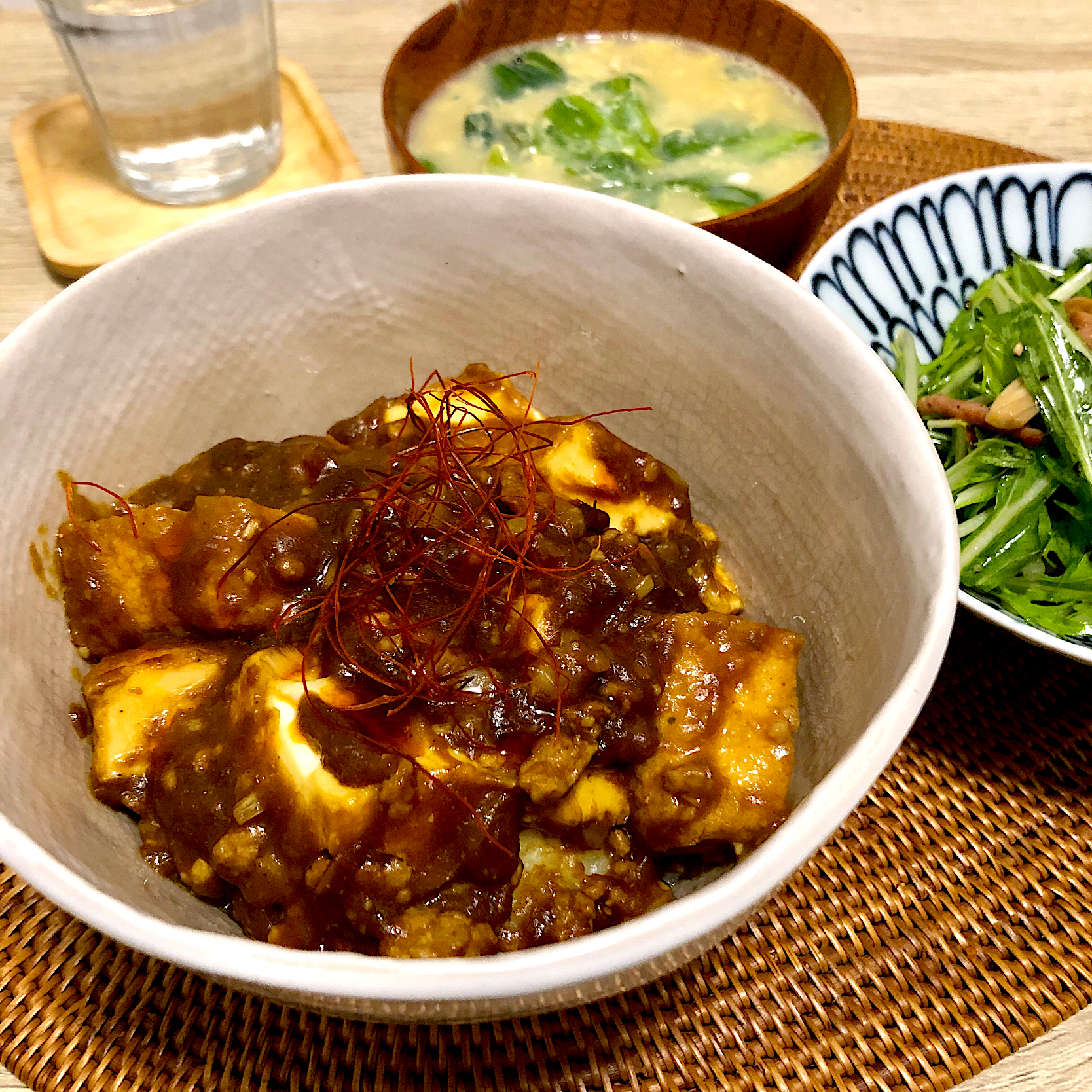 カレー麻婆豆腐丼の夜ごはん