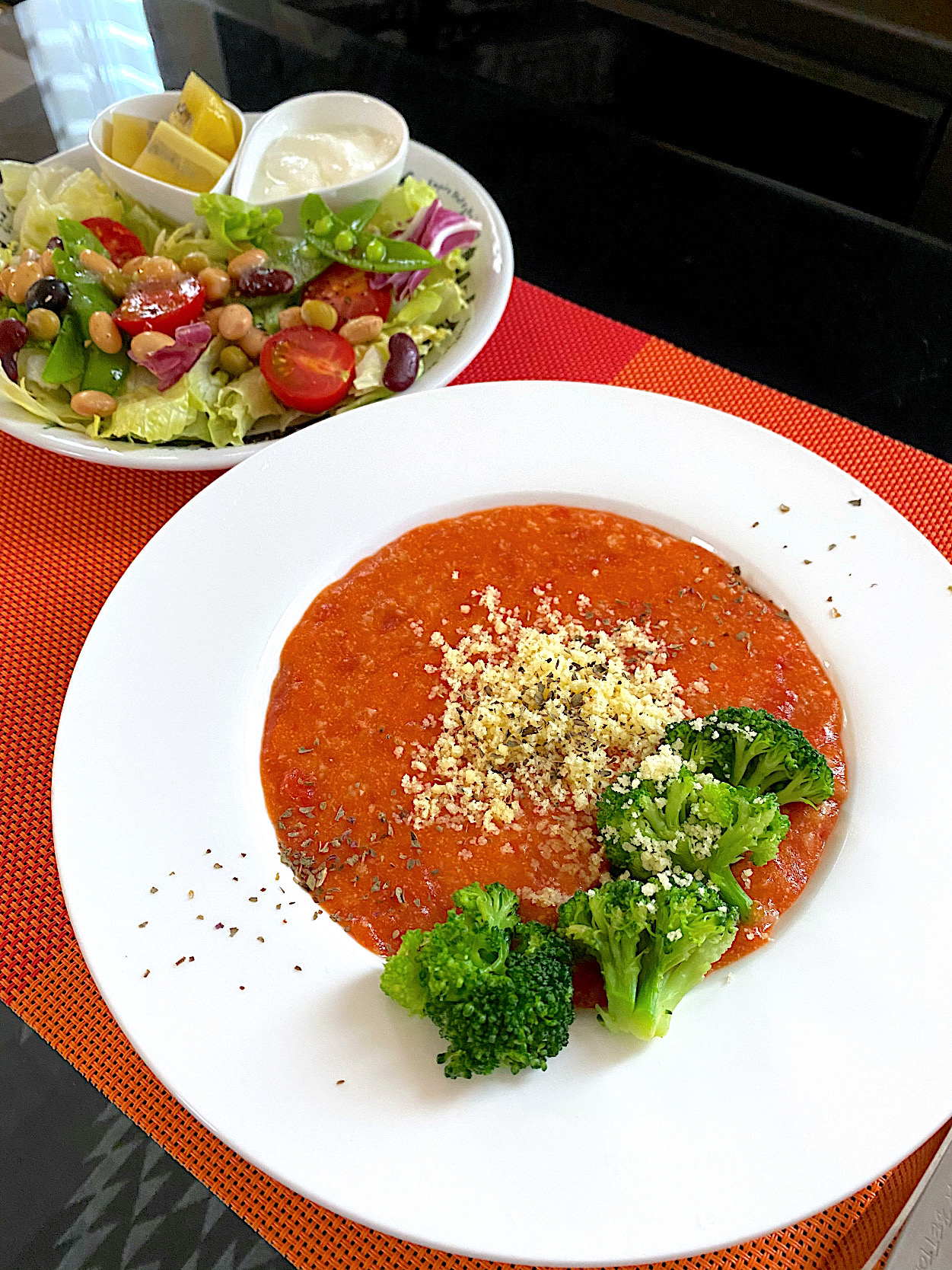 オートミールでトマトチーズリゾット🍅野菜サラダ✨